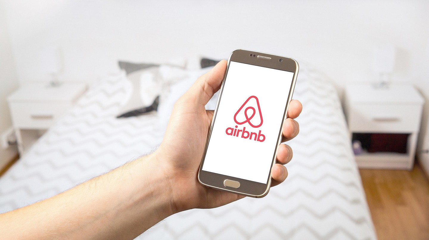 Airbnb IPO
